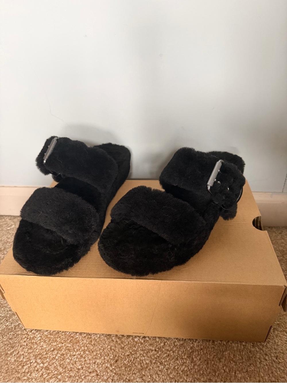 Women’s Ugg Fuzz Yeah Sz 9